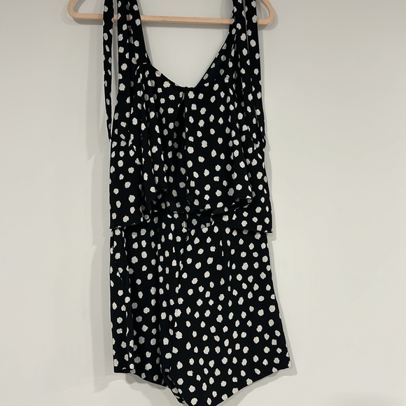 H & M polka dot romper with pockets and open back - Picture 3 of 3